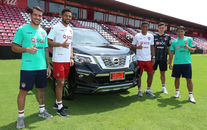 Cầu thủ Muangthong United được tặng xe Nissan